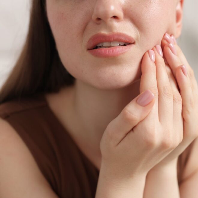 ¿Dolor de Muelas Insoportable? Qué hacer (y qué NO hacer) para aliviar las molestias